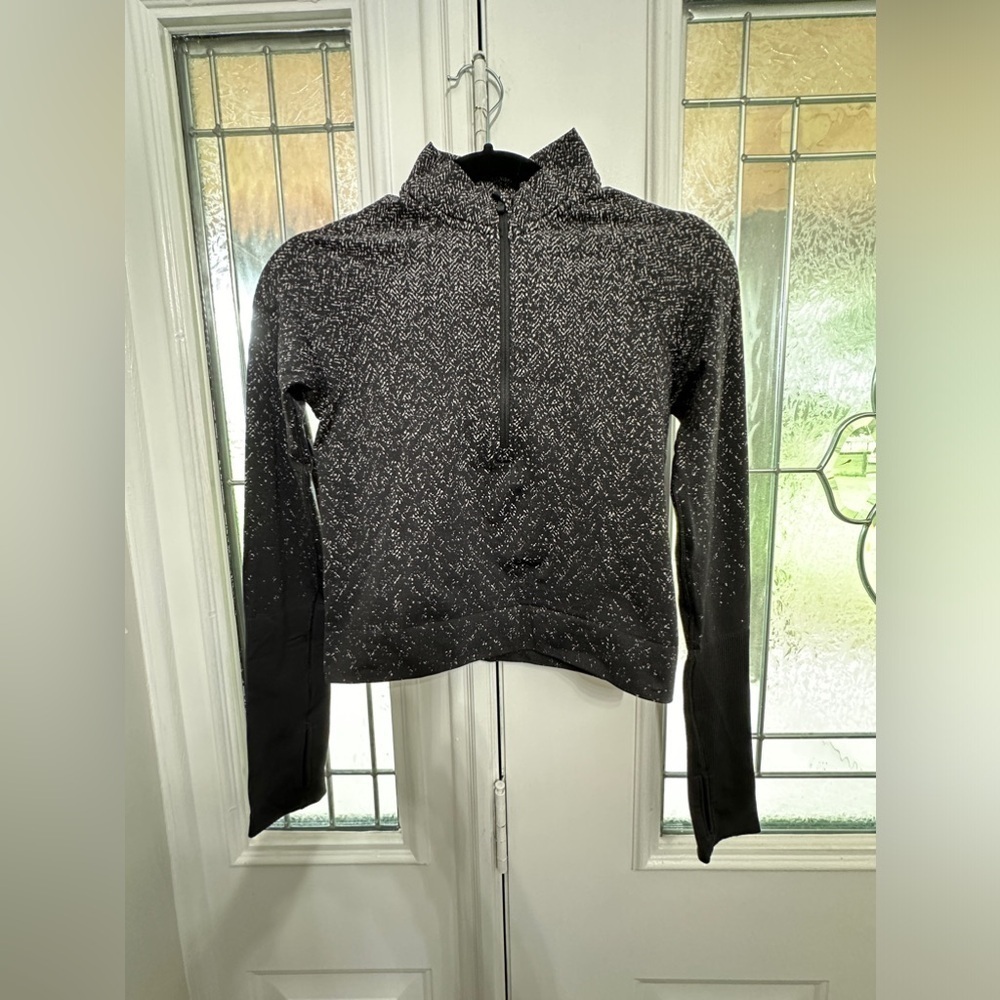 Lululemon Rest Less Cropped 1/2 Zip
Herringbone Fade Black / White size 4